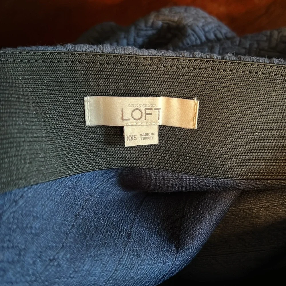 LOFT pull on skirt